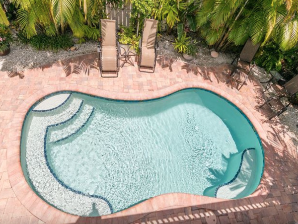 Newly remodeled 3 bed private pool Anna Maria Cottage STEPS TO THE BEACH!